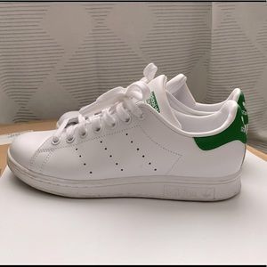 White Adidas Stan Smiths